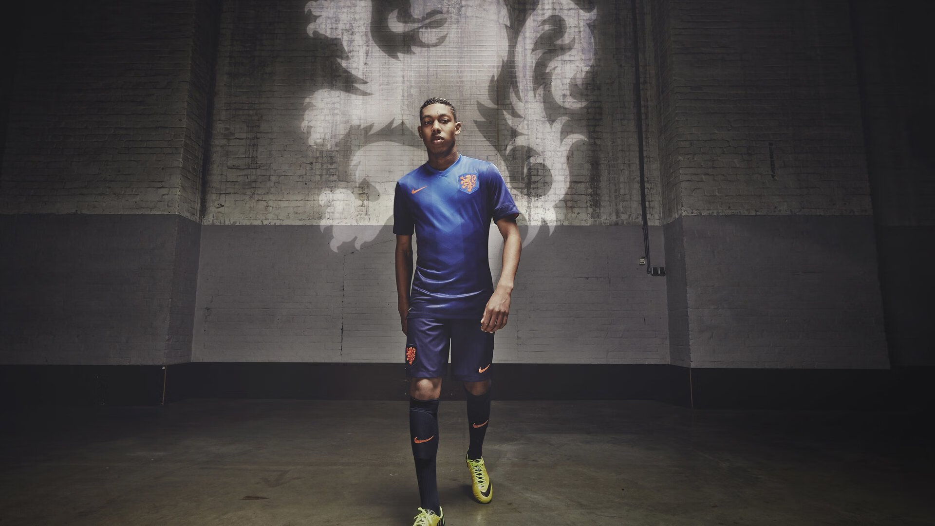 开云体育官网入口-《英雄联盟跨洲对抗,豪强争锋谁与争锋?》