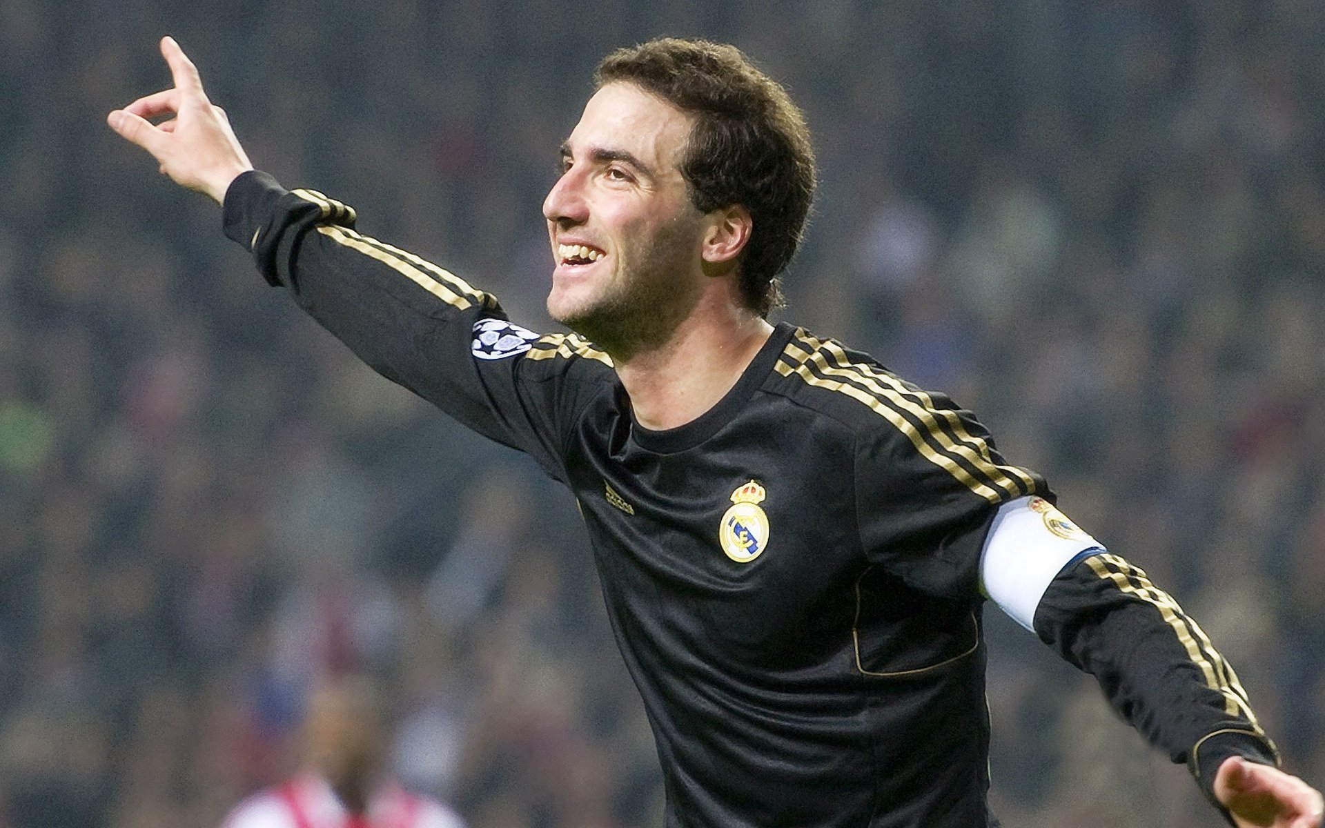 kaiyun.com-赛场“激情燃烧”_欧冠夜晚的难忘瞬间,欧冠精彩片段